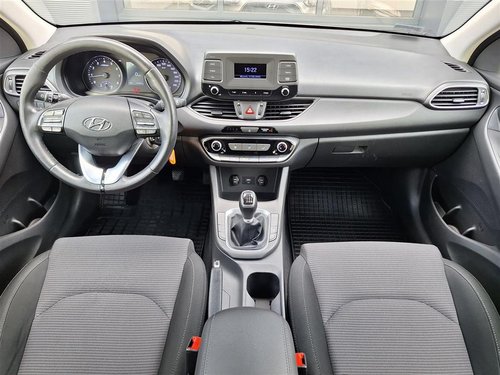 HYUNDAI i30