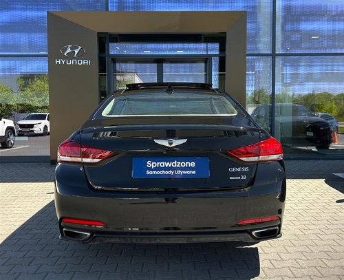 HYUNDAI Genesis